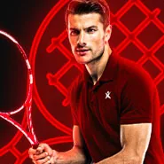 Ficha de tenis con un jugador y su raqueta